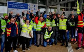 Réponse des français qui vont faire le blocus demain. Gilets Jaunes Les Blocages Derniere Chance De Se Faire Entendre Le Huffpost