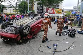 Helen hunt taken to hospital after car flips over in crash. Man Dies On Way To Hospital After Being Involved In Traffic Accident The Star