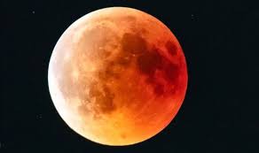 As the earth passes between the sun and the moon, the moon is cast into shadow. Es56tf5eyiicm