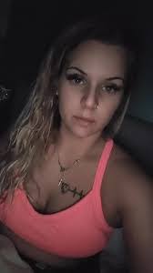 Roxanne Gibson's Instagram, Twitter & Facebook