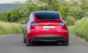 Bereits das model 3 ist in europa ein erfolg, aber das model y könnte durch seine innenraum unterschiede model 3 zu model y. Tesla Model Y Ein E Auto Zum Spass Haben Autogazette De