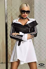 Weitere ideen zu heiße blondinen, mädchen in bikinis, blonde mädchen. Pin By Vaida Edina On Loredana Chivu Mini Skirts Fashion Skirts