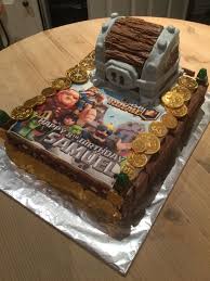 Mum Made This Cake For Samuel The Clash Royale Super Fan A Giant Chest Made Of Chocolate Clash Royale Cake Clash Royale Clash Royale Birthday