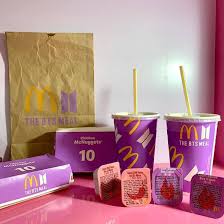 Mcdonald's bts meal is here through june 20 with mcnuggets and spicy dipping sauces. Only True Army Understand Buy A Bts Meal And Keep The Shell For Display Some People Even Take It To Frame Bestie Tv