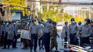 Prank ngintip kegiatan istri pake kamera tersembunyi ! Foto Polisi Myanmar Pakai Ketapel Untuk Halau Massa Militer Ancam 20 Tahun Penjara Bagi Pendemo Serambi Indonesia
