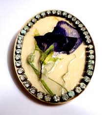 This video shows several methods for sealing petals. Dried Flowers In Resin Resin Crafts