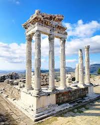 Ancient Greek Temple Of Trajan Ancient Greek Architecture Ancient Greece Architecture Greece Architecture