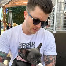 Hi all! I just wanted to introduce myself and share a photo I took of my  recently purchased 2021 r-line.. I'm looking to mod it slightly. Black  everything out, badgeless if possible