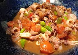 Anda dapat dengan mudah menemukan sayuran berwarna hijau ini di pasar tradisional maupun swalayan terdekat dari rumah. Resep Tumis Cumi Sederhana Yang Terenak
