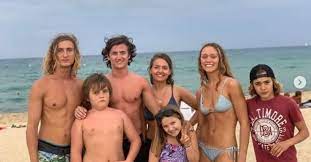 La humorista parodió el video viral de la cocinera y el conductor de showmatch se sumó al paso de comedia. Maru Botana Y El Cumple De Su Hijo Santiago Te Toco El Medio De Esta Familia Completita Pronto