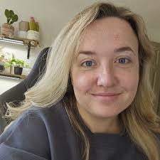 Are hummingbirds still visiting feeders in Greensburg?