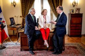 Cristián larroulet is a member of the facultad de economía y negocios, and the facultad de gobierno, at the universidad del desarrollo in santiago, chile. A Thread From Nyc Prod Hilo Gonzalo Blumel El Yes Man De Cristian Larroulet