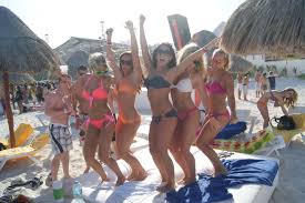 She's packed lots of cute beach wear and needs help putting it together to. Party Girls Cancun Spring Break Mexiko Cancun