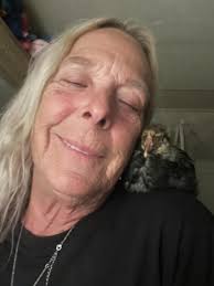 Can my chicken friends tell me what kind of chicken this is please?