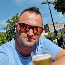 🇵🇱 Polak przed szansą występu na 𝐓𝐎𝐌𝐎𝐑𝐑𝐎𝐖𝐋𝐀𝐍𝐃  𝐖𝐈𝐍𝐓𝐄𝐑!🎧❄️ 18-letni Cezary Machej z Pogórza może spełnić marzenie i  zagrać na Tomorrowland Winter 2025 w Alpe d'Huez! 🌍 Aby zawalczyć o to  wyjątkowe miejsce,