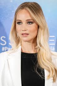 Jennifer lawrence is a true style chameleon, effortlessly floating through different hair colors and makeup palettes with ease for each new movie role. Jennifer Lawrence Hair Hairstyles Photos British Vogue