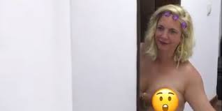 Im dschungelcamp spaltete danni büchner die nation! Sommerhaus Der Stars Rtl First Dani Buchner Leaves Then She Takes Out Her Breasts