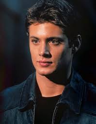 What if a Batman-prequel TV series in the style of Smallville was made  instead of Smallville?