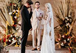 We did not find results for: 13 Romantic Poems To Read At Your Wedding Ceremony