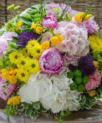 Florile au fost dintotdeauna un cadou minunat, indiferent de ocazie. Buchete De Flori Pentru Zile De NaÈ™tere SÄƒrbÄƒtori AniversÄƒri