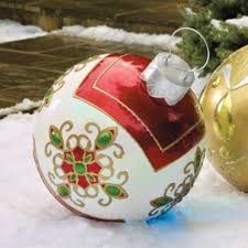Weihnachtsdeko Im Garten 30 Ideen Mit Weihnachtskugeln Weihnachtsdeko Im Garten Weihnachtsdekoration Fur Draussen Weihnachtsschmuck Diy