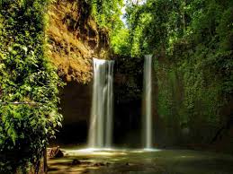 Harga tiket masuk kota bunga ini cukup murah yaitu rp 25.000 saja per orang, ada juga tiket paket fun yang dijual seharga rp 35.000 per orang, keunggulan tiket ini pengunjung bisa menaiki kapal mississippi dan gondola. Tibumana Waterfall Bali Attraction Entrance Fee Idetrips