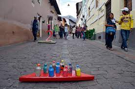 Los juegos tradicionales de ecuador sobreviven al paso de la tecnología y reflejan la creatividad de las comunidades. Con Juegos Tradicionales Se Invita A Conocer Los Oficios En La Ronda Noticias De Quito La Hora Noticias De Ecuador Sus Provincias Y El Mundo
