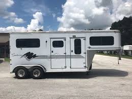 It has a 6 cubic refrigerator, double kitchen sink, 2 burner stove top, dining area… 1998 Sundowner Warmblood Straight Load