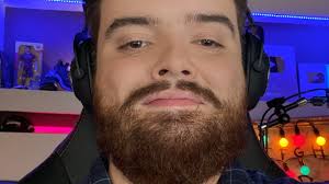 Ibai llanos es un joven comentarista de league of legends que trabaja para la lvp y que ha destacado por encima de todos los demás gracias a la espectacularidad de sus 'casteos', su simpatía e ingenio. Ibai Llanos Protagoniza Unboxing El Primer Corto Rodado En Directo Durante Un Streaming