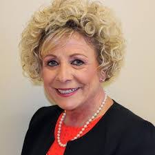 Ellen Dickerson's Instagram, Twitter & Facebook