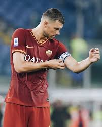 Edin džeko is a bosnian professional footballer who plays as a striker for serie a club roma and captains the bosnia and herzegovina nationa. Edin Dzeko 9 Fans On Twitter Edin Dzeko Takes Over Captain S Armband From Florenzi C Capitano Eddzeko Asroma Dzeko