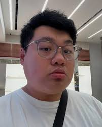 Met an artist friend by chance outside an art book fair