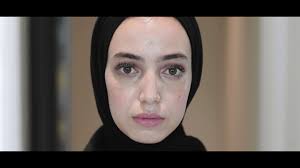 ويبدو أن ثقافتها وهواياتها في الرسم وعزف البيانو وجمال صوتها وشكلها شحذا فيها موهبة الغناء وساهما في تنمية قدرتها على التمثيل. Al Yaqza Al Jadeeda Ù…Ø³ØªØ­Ø¶Ø±Ø§Øª Ø¯ÙŠÙˆØ± Ù„ØªØ¬Ø¯ÙŠØ¯ Ø´Ø¨Ø§Ø¨ Ø§Ù„Ø¨Ø´Ø±Ø© Dior Capture Youth