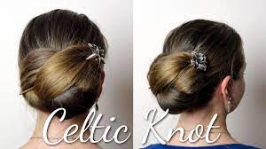 da es so lange nichts neues gab gleich heute die nachste anleitung ich zeige euch wie ich einen keltische haarstab keltischer knoten anleitung frisur knoten