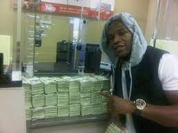 As floyd mayweather's moniker suggests, money is on the menu this weekend, and gamblers, sportsbooks and sponsors are all looking to cash in on the uniqueness of sunday's main event. 21 Examples Of Floyd Mayweather Flaunting His Insane Wealth