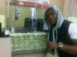 Floyd mayweather‏подлинная учетная запись @floydmayweather 15 апр. 21 Examples Of Floyd Mayweather Flaunting His Insane Wealth