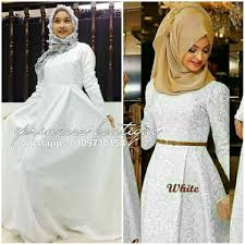 Menyambut prosesi ini, kedua mempelai biasanya mengenakan busana bernuansa putih yang melambangkan kesucian, seperti halnya janji suci yang diikrarkan. Can You Do Nikah Online
