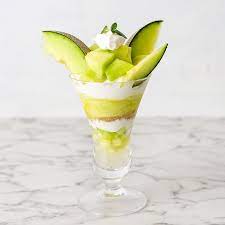 写真1 2 j s パンケーキカフェ 期間限定 メロンパフェ メロンのすっきりとした甘みにライムのジュレを メロン レシピ パフェ 食品と飲料