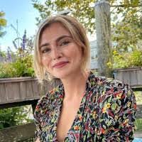 Natalie Gil's Instagram, Twitter & Facebook