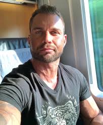 Ich vertraue nur noch ganz wenigen Menschen. Das haben mir die beigebracht,  denen ich bisher vertraut habe!!! #nachdenklich #enttäuscht #unverständlich  #esgehtimmerweiter #vollgas #gutefreunde #liebe #gesundheit #glück  #dankbarkeit #bestefreunde