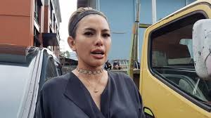 Suami nindy dibekuk di kediamannya di kawasan. Nindy Ayunda S Husband In A Drug Case Prilly Latuconsina Is Secretly Pre Wedding
