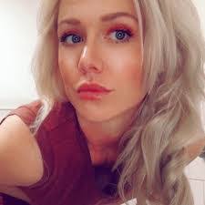 Robyn Roy's Instagram, Twitter & Facebook