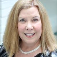 Holly Lange's Instagram, Twitter & Facebook