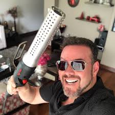 Este no es un aparato para el pelo , no señores ! 🤣 es el utensilio más  práctico para prender la Parrilla en pocos minutos y sin mayor esfuerzo  Quieres un @easyfireperu ?