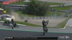 El piloto suizo jason dupasquier, quien sufrió un accidente durante la ronda de clasificación del campeonato mundial de motociclismo moto3 en italia, ha. Video Del Accidente En El Gran Premio De Austria De Moticiclismo 2020