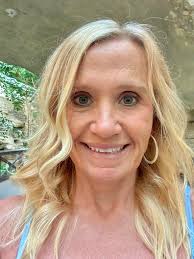 Can someone change my background?