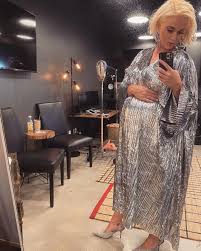 On the song, perry talks about expressing her gratitude for changes in her life. Balenciaga Silver Midi Dress Of Katy Perry On The Instagram Account Katyperry May 28 2020 Spotern