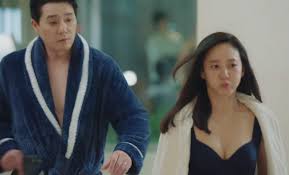 지난 2015년 한 온라인 커뮤니티에는 '박주미 리즈 시절'이라는 제목으로 사진 한 장이 올라왔다 박주미, 과거 아시아나항공 모델 시절 화제…'리즈. Eomqxwdfxkyhxm