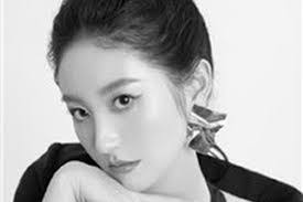 Iris Lam's Instagram, Twitter & Facebook