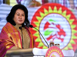 Meanwhile, datin azrene soraya abdul aziz, rosmah's daughter from her previous marriage to abdul aziz nong chik, said that she would always pray for the best. Raja Nong Chik Rosmah